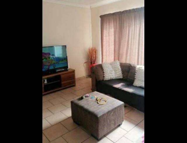 2 BEDROOM PROPERTY TO RENT IN GROBLERPARK